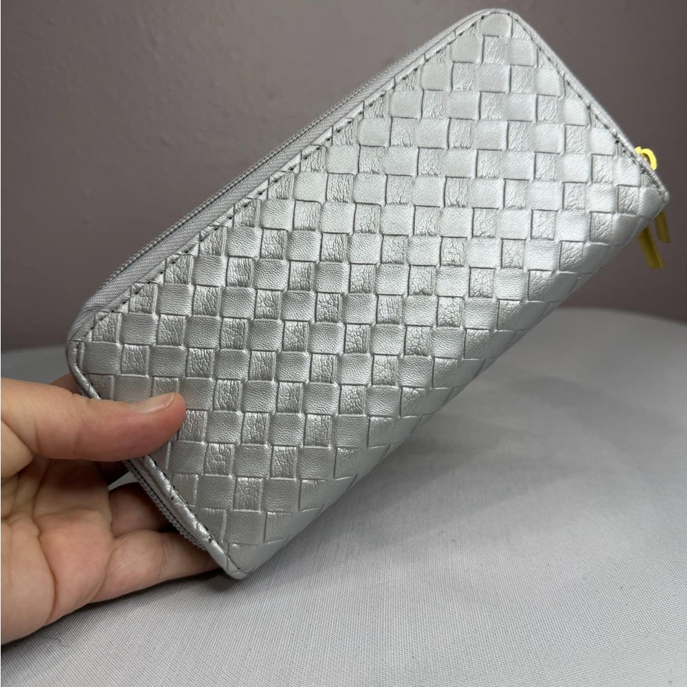 Chic Silver Woven Women's Wallet